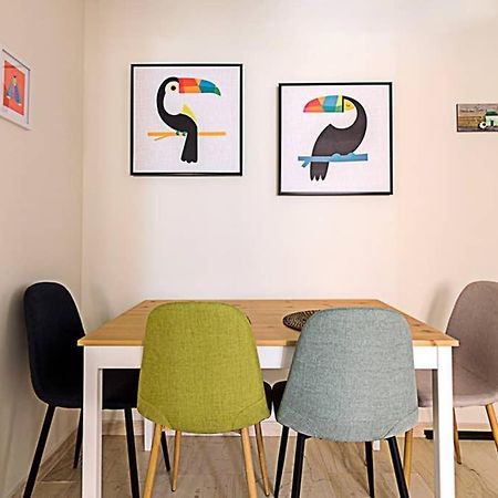 Cozy Flat With 1 Bedroom Next To Metro Station Афины Экстерьер фото