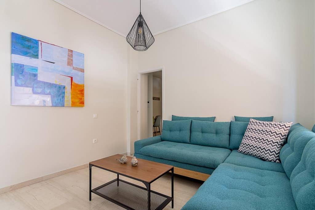 Cozy Flat With 1 Bedroom Next To Metro Station Афины Экстерьер фото