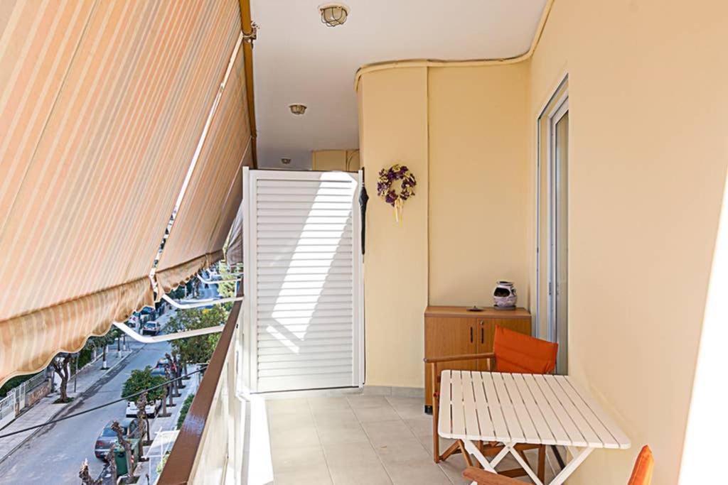 Cozy Flat With 1 Bedroom Next To Metro Station Афины Экстерьер фото