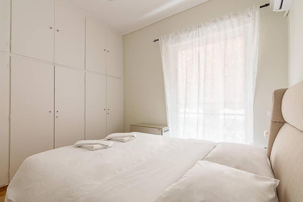 Cozy Flat With 1 Bedroom Next To Metro Station Афины Экстерьер фото