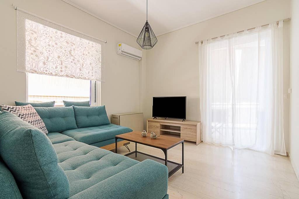 Cozy Flat With 1 Bedroom Next To Metro Station Афины Экстерьер фото