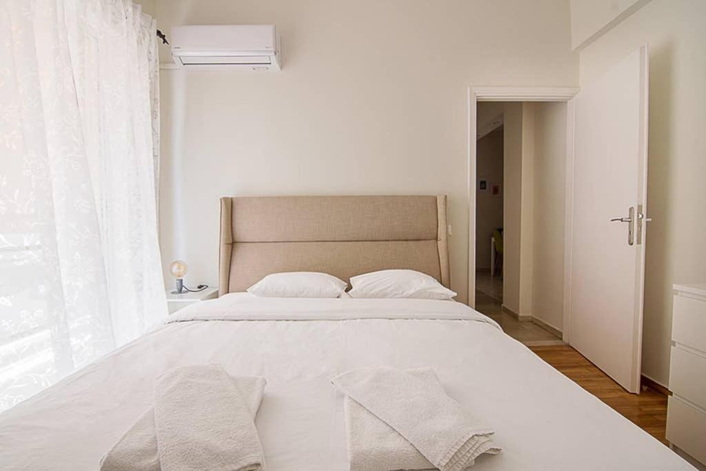 Cozy Flat With 1 Bedroom Next To Metro Station Афины Экстерьер фото