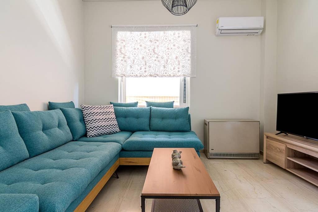 Cozy Flat With 1 Bedroom Next To Metro Station Афины Экстерьер фото