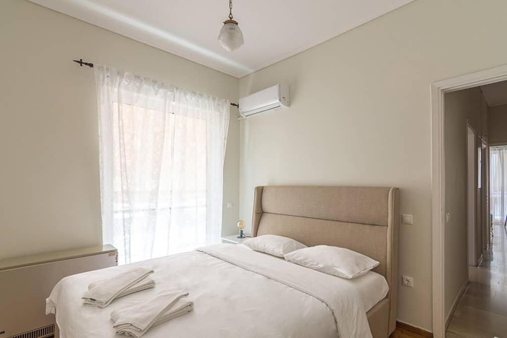 Cozy Flat With 1 Bedroom Next To Metro Station Афины Экстерьер фото